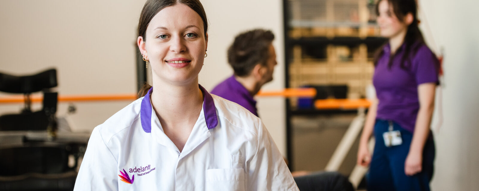 Stagiaire verpleegkunde en ergotherapie van Zuyd Hogeschool tijdens praktijkstage met ervaringsdeskundige bij Adelante via MZIC